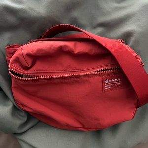 Lululemon clean lines belt bag